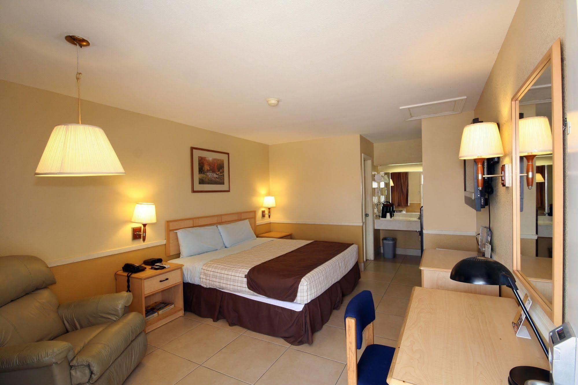 Edinburg Executive Inn Экстерьер фото